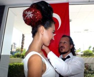 MANKENLER - 19 Mayıs'a Özel Bayrak Saç Modeli Dikkat Çekti