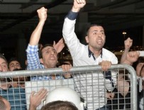 Beşiktaş'a taraftardan protestolu karşılama