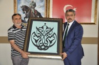 MEHMET OKUR - Dursun Mengüç, Eserini Başkan Alıcık'a Teslim Etti