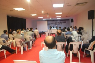 Kitap Fuarında Edebiyat Üzerine Söyleşi