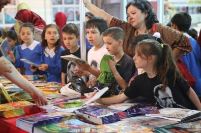 Kocaeli'de Bir Nesil Kitap Fuarıyla Büyüdü