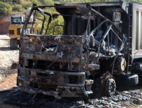 İŞ MAKİNASI - Köy yolunda iş makinası yakıldı