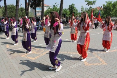 Manyas'ta 19 Mayıs Gençlik Ve Spor Bayramı Töreni