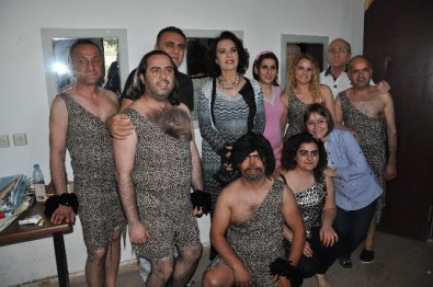 Mardin'de 'Mühendisin Penceresinden Aşk' Adlı Tiyatro Oyunu Sahnelendi