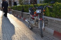 SÜLEYMAN BOZDAĞ - Alkollü Sürücü Orta Refüje Çarptı Açıklaması 1 Yaralı