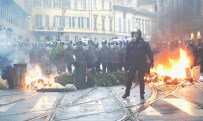 Göstericiler Milano'yu yaktı