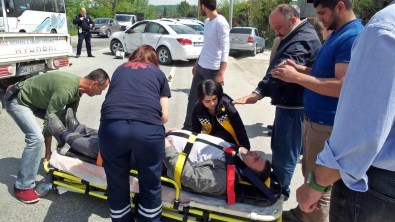 Sapanca'da Trafik Kazası Açıklaması 2 Yaralı