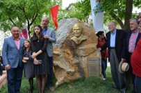 SÜLEYMAN ÇELEBİ - Süleyman Çelebi Darbe Döneminde Koğuş Arkadaşı Baştürk'ün Heykelini Açtı
