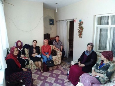 AK Kadınlar Ev Ziyaretlerine Başladı