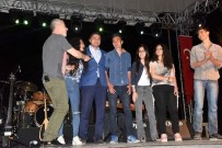 LEVENT YÜKSEL - Aliağalılar 19 Mayıs'ı Levent Yüksel Konseriyle Kutladı