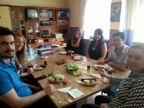 YAPRAK SARMA - Amerikalı Öğretmenler Bigadiç'te