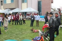 BAHAR ŞENLIKLERI - Jandarma Ekipleri Nuh Naci Yazgan Üniversitesinde Broşür Dağıttı