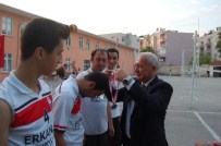 İSMAİL AYHAN TAVLI - Kaymakamlık Voleybol Turnuvasında Özerler Petrol Şampiyon Oldu