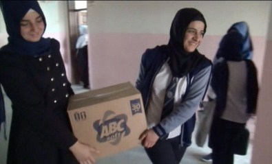 Kız Öğrencilerden Yardıma Muhtaç Ailelere Gıda Yardımı