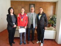 YÜKSEK ATLAMA - Lise Öğrencisi Yüksek Atlama Dalında Türkiye İkincisi Oldu
