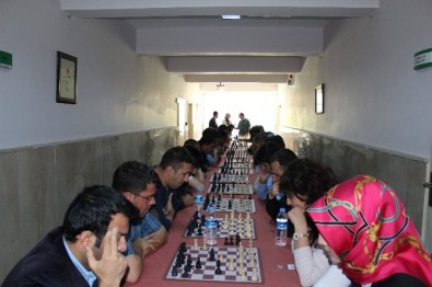 Muş'ta Ödülü Satranç Turnuvası