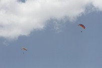 TALAS BELEDIYESI - Nevşehir'de Yamaç Paraşütü İçin Deneme Atlayışı Yapıldı