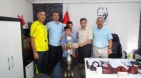 İŞİTME CİHAZI - Öğretmenler Turnuvadan Kazandıkları Para Ödülünü Engelli Öğrenciye Bağışladı