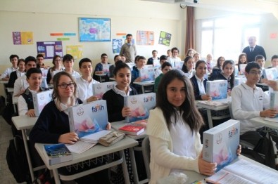 700 Bin Öğrenciye Tablet Dağıtılacak