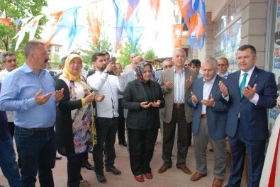 AK Parti Yeni Seçim Bürosu Dualarla Açıldı