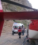 AMBULANS HELİKOPTER - Ambulans Helikopter Karayoluna İndi