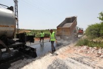 MAVIKENT - Büyükşehir Köylerin Yollarını Genişletiyor