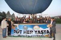 DÜNYA SÜT GÜNÜ - 'Dünya Süt Günü' Dolayısıyla Kapadokya'da Balona Binen Turistlere Süt Dağıtıldı