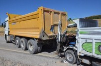 Kamyonet, Kamyona Arkadan Çarptı Açıklaması 2 Yaralı