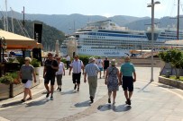 SANTORINI - Lüks Yolcu Gemisine Mehterli Karşılama