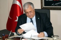 MASUM TÜRKER - Masum Türker'den 'İçkili Pankart' Açıklaması