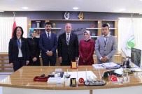 BILGISAYAR PROGRAMCıLıĞı - Öğrencilerden Başkan Şahiner' Plaket