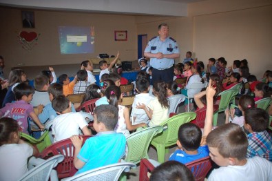 Polis, Çocuklara Trafik Kurallarını Anlattı