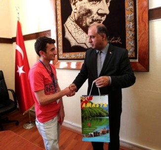 Samsunlu Gençlerden Vali Çomaktekin'e Ziyaret