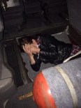 CENİN - Sarp'ta Otomobilin Bagajında İnsan Kaçakçılığı