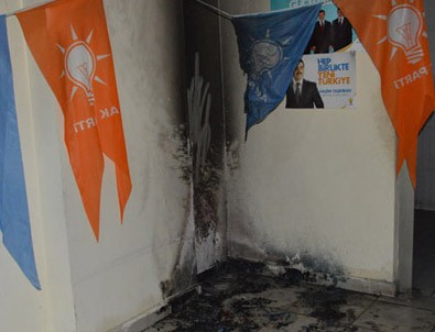 Siirt'te AK Parti Seçim Bürosuna Saldırı