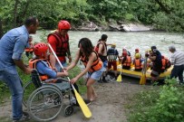 ENGELLİ ÇOCUK - Tekerlekli Sandalyeden İndi Rafting Botuna Bindi
