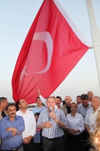 Yörükler Bulvarı'na Türk Bayrağı