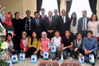 YUSUF UZUN - YYÜ'de Başarılı Öğrencilere Yemek Verildi