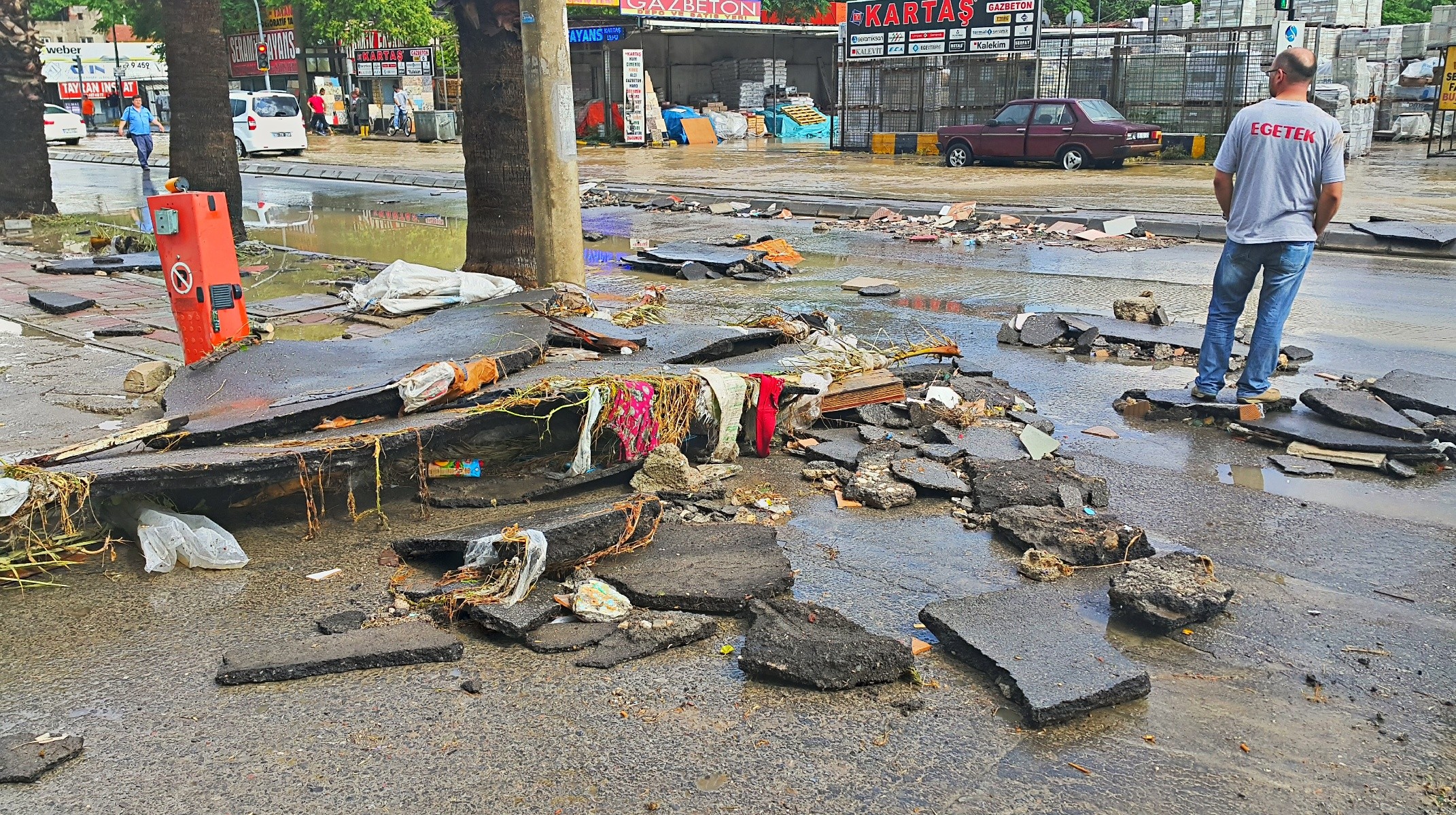 İzmir'de acil servisi su bastı