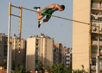 SIRIKLA ATLAMA - Adanalı Atlet Tenekebüken İki Yeni Türkiye Rekoru Kırdı