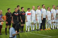 Başbakan Davutoğlu, Hüseyin Avni Aker Stadı'nda Trabzonsporlu Eski Futbolcularla Maç Yaptı