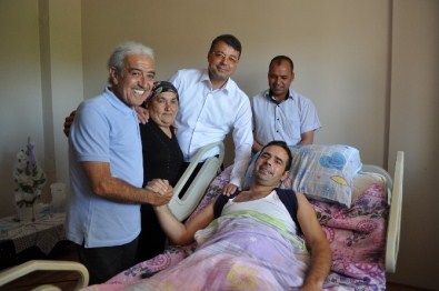 Edip Akbayram'dan Hayranına Moral Ziyareti