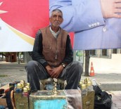ALI ÇAKıR - Ekmeğini 55 Yıldır Ayakkabı Boyayarak Kazanıyor