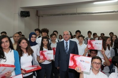 Eskişehir'de Öğrencilere Tablet Dağıtımı