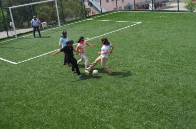 Fethiye'de Gurleyk Mahallesi Halı Sahası Törenle Açıldı