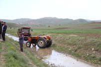 Sivas'ta Traktör Devrildi Açıklaması 1 Ölü