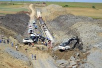 KARAGEDIK - Sulama Kanalında Göçük