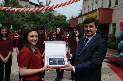 Trabzon'da Farih Projesi Kapsamında Tablet Dağıtıldı