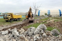 KALDIRIM ÇALIŞMASI - Van'da Şaşkınlık Veren Olay