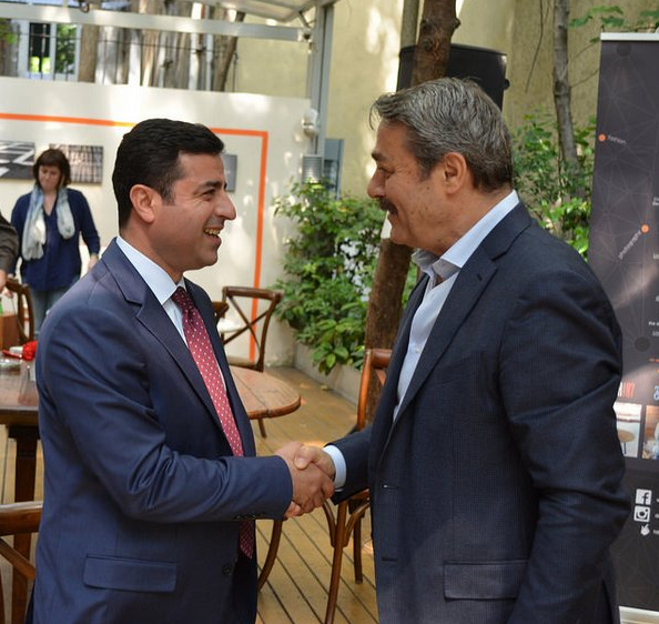 Kadir İnanır'dan HDP'ye destek